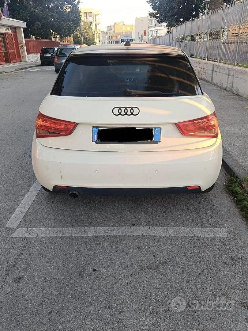 Audi A1 2011 photo 2