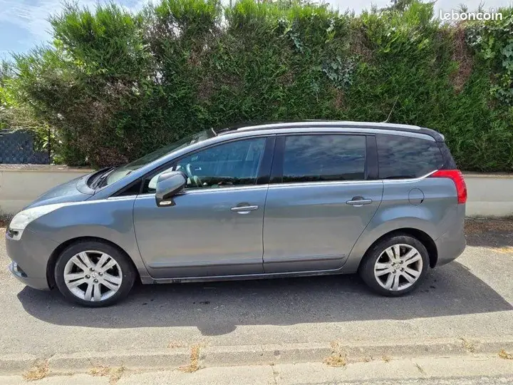 Peugeot 5008 2011 photo 3