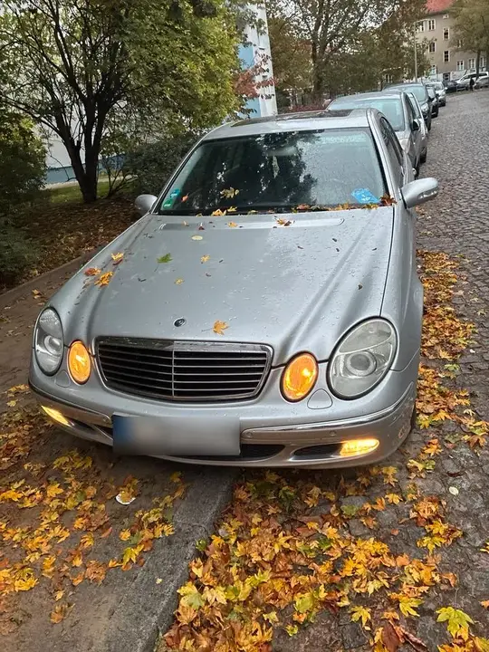 Mercedes-Benz E 240