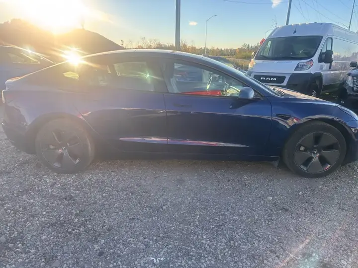 Tesla Model 3 2022 photo 4