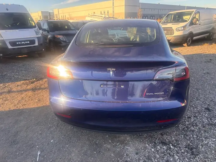 Tesla Model 3 2022 photo 2