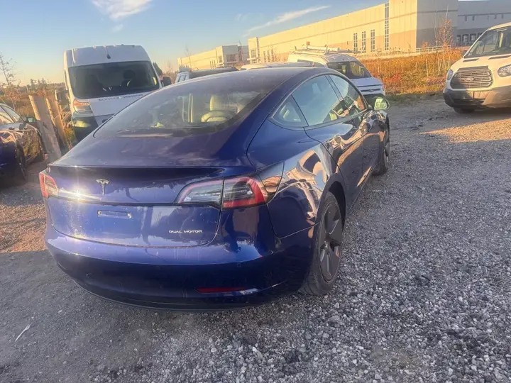 Tesla Model 3 2022 photo 3