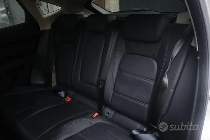 Jaguar E-Pace 2019 photo 3