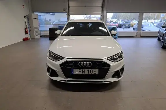 Audi A4 2023 photo 2