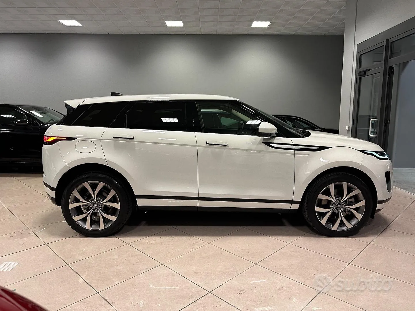Land Rover Range Rover Evoque 2022 photo 4