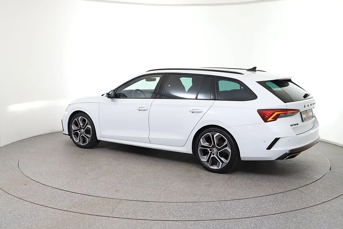 Skoda Octavia 2021 photo 3
