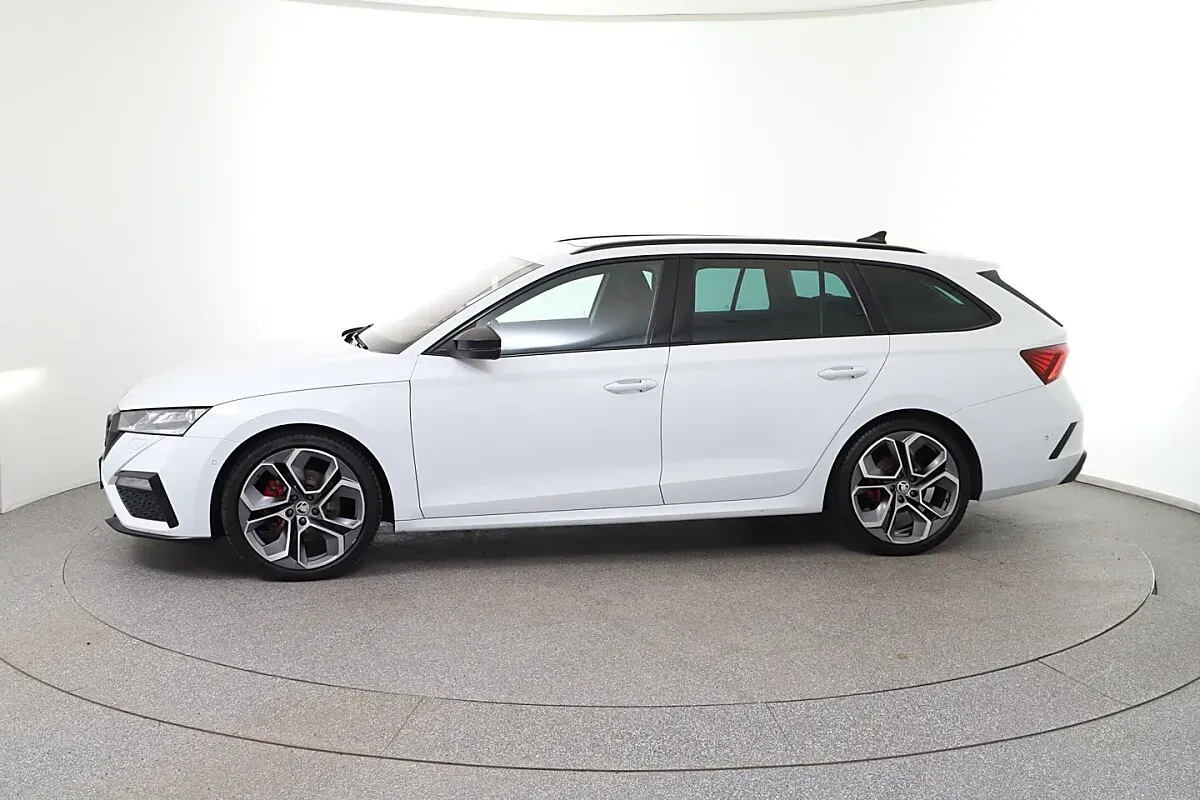 Skoda Octavia 2021 photo 2