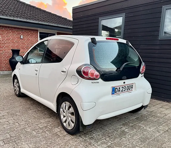 Toyota Aygo 2010 photo 2