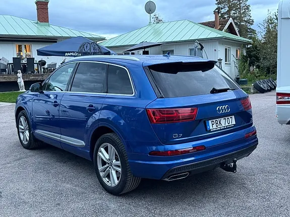 Audi Q7 2017 photo 2