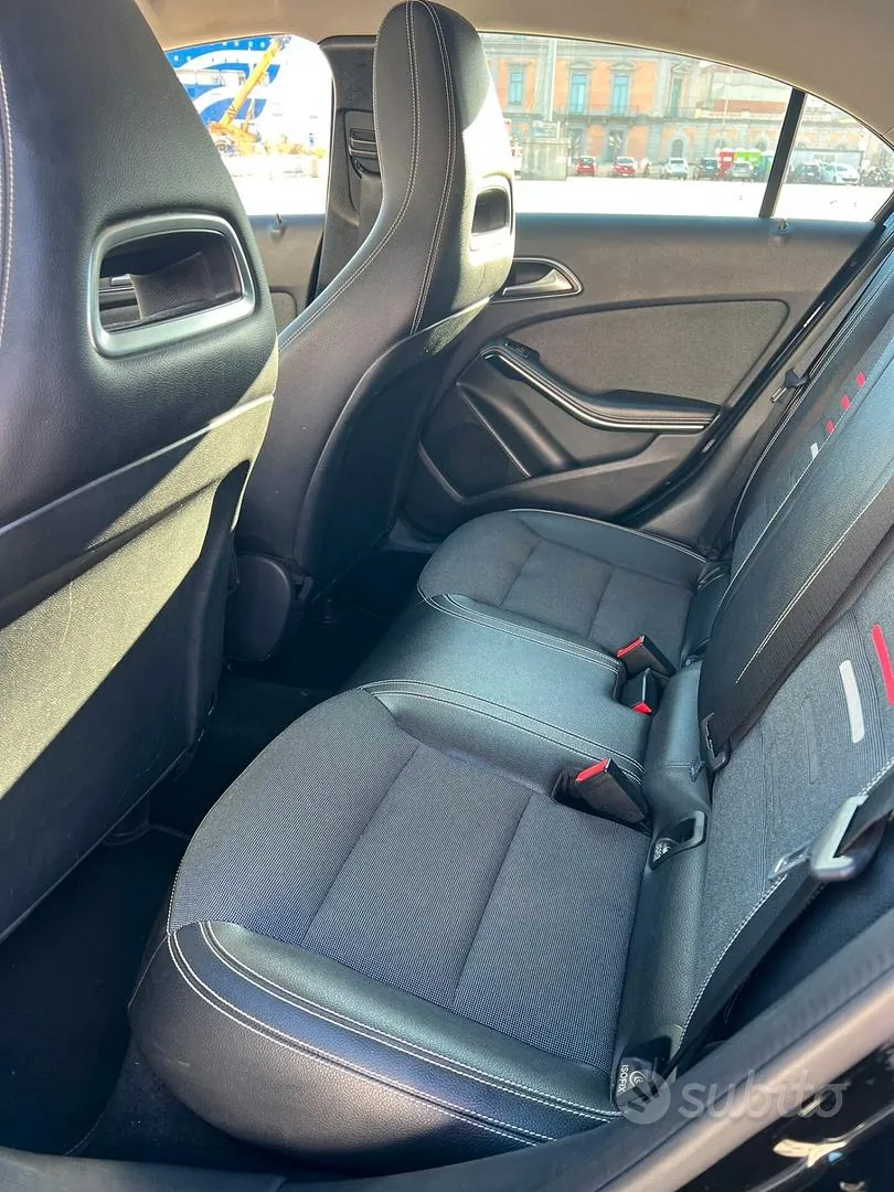 Mercedes-Benz A 180 2016 photo 2