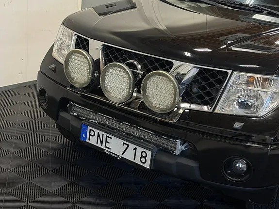 Nissan Navara 2010 photo 5