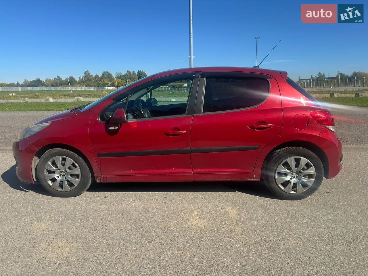 Peugeot 207 2010 photo 4