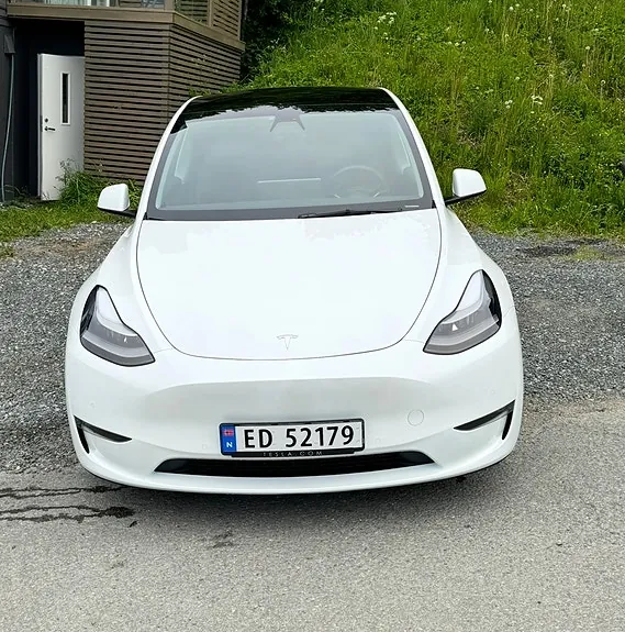Tesla Model Y 2021 photo 2