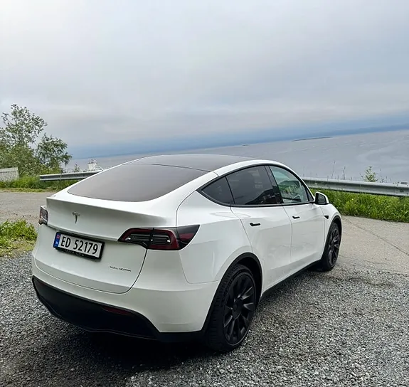 Tesla Model Y 2021 photo 3