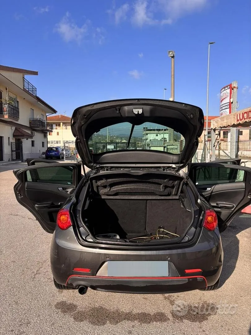 Alfa Romeo Giulietta 2011 photo 3
