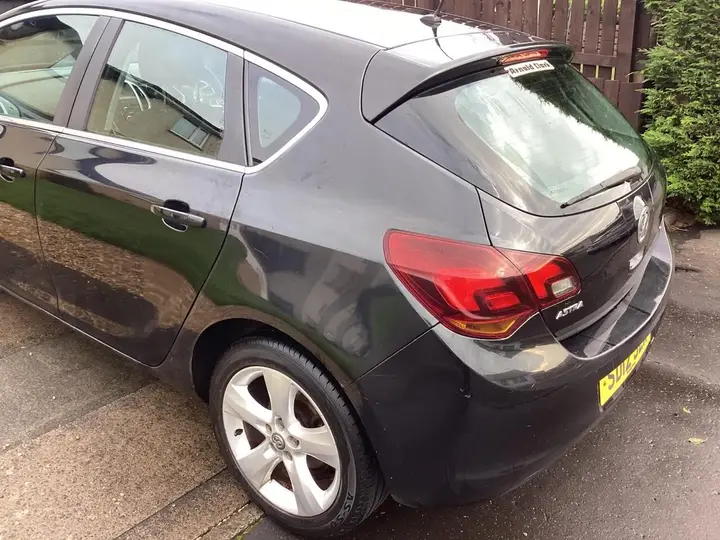 Vauxhall Astra 2012 photo 5