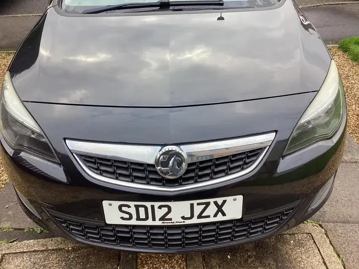 Vauxhall Astra 2012 photo 3