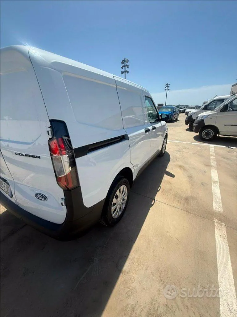 Ford Transit Courier 2025 photo 3