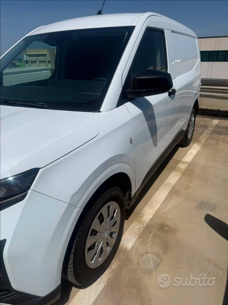 Ford Transit Courier 2025 photo 2