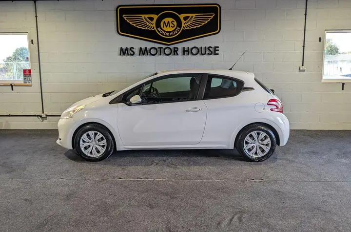 Peugeot 208 2012 photo 5