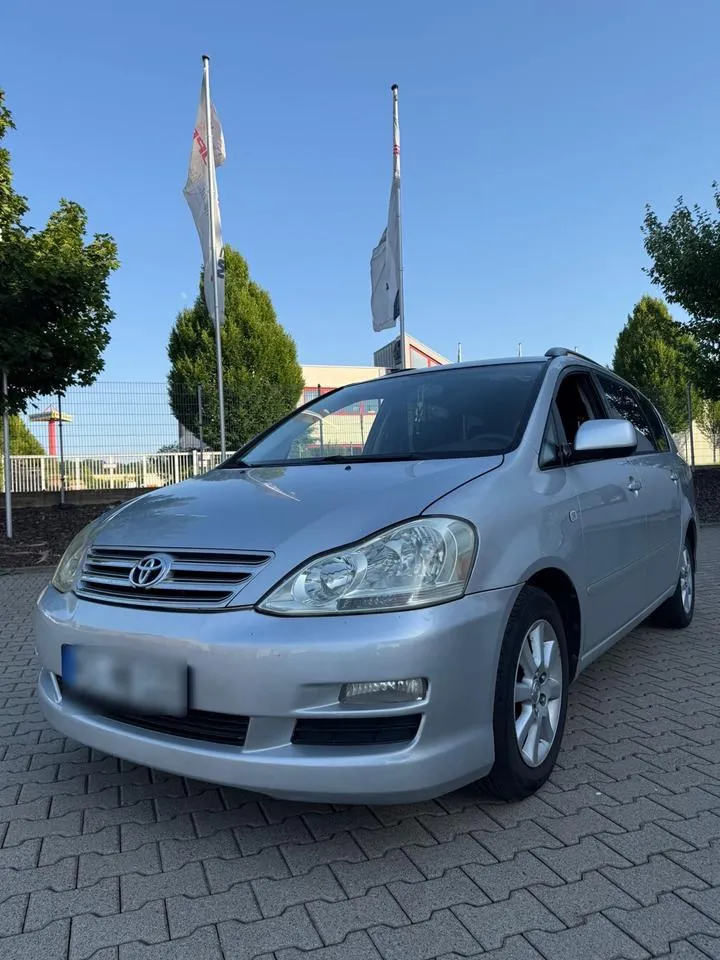 Toyota Avensis Verso