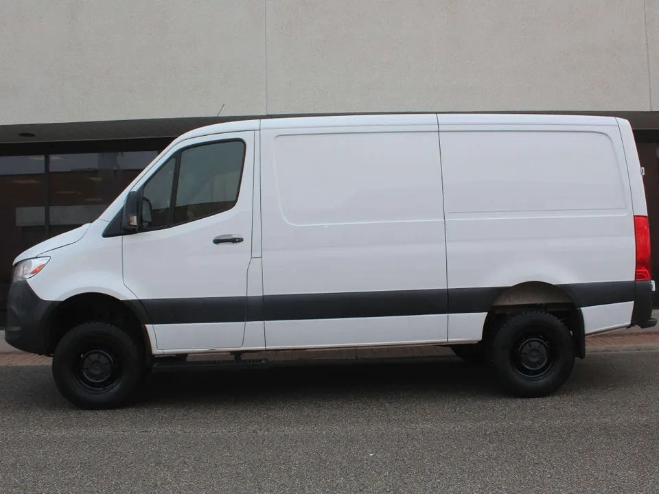 Mercedes-Benz Sprinter Van 2024 photo 4