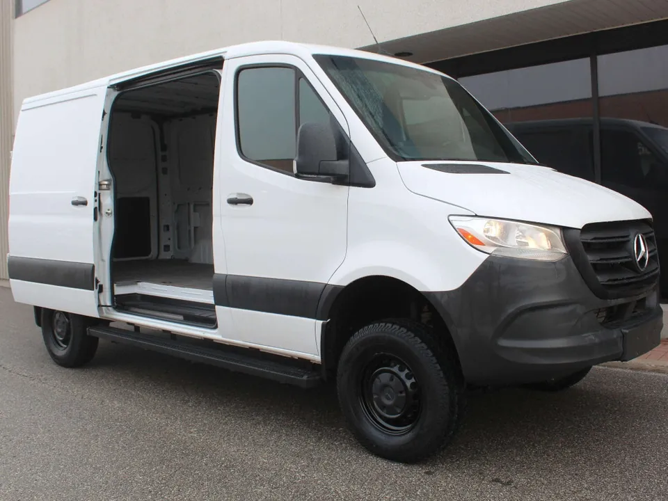 Mercedes-Benz Sprinter Van 2024 photo 3