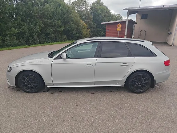 Audi A4 2009 photo 2