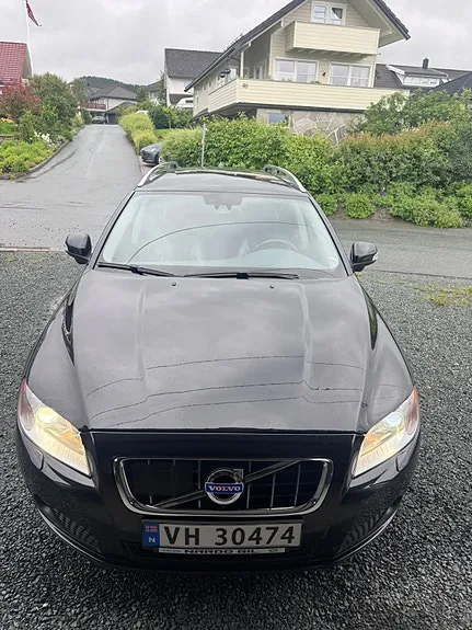 Volvo V70 2011 photo 2