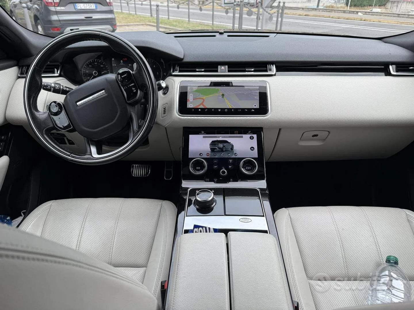 Land Rover Range Rover Velar 2018 photo 3