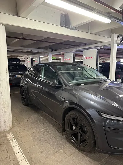 Tesla Model Y 2025 photo 3