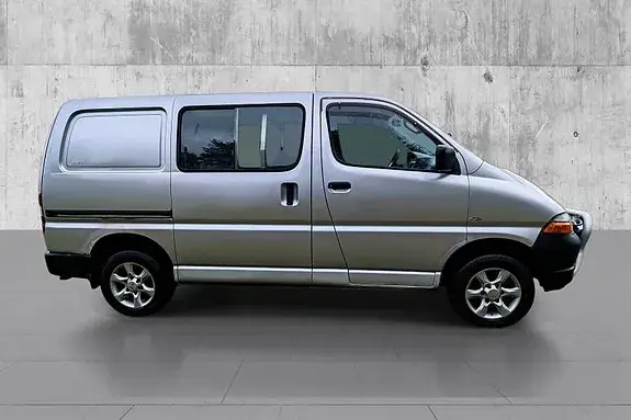 Toyota Hiace 2004 photo 4