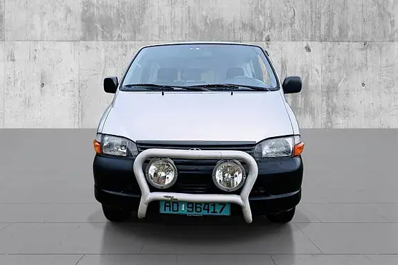 Toyota Hiace 2004 photo 2