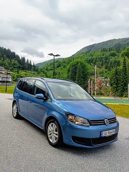 Volkswagen Touran 2011 photo 2