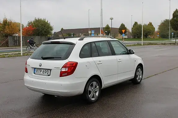 Skoda Fabia 2015 photo 3