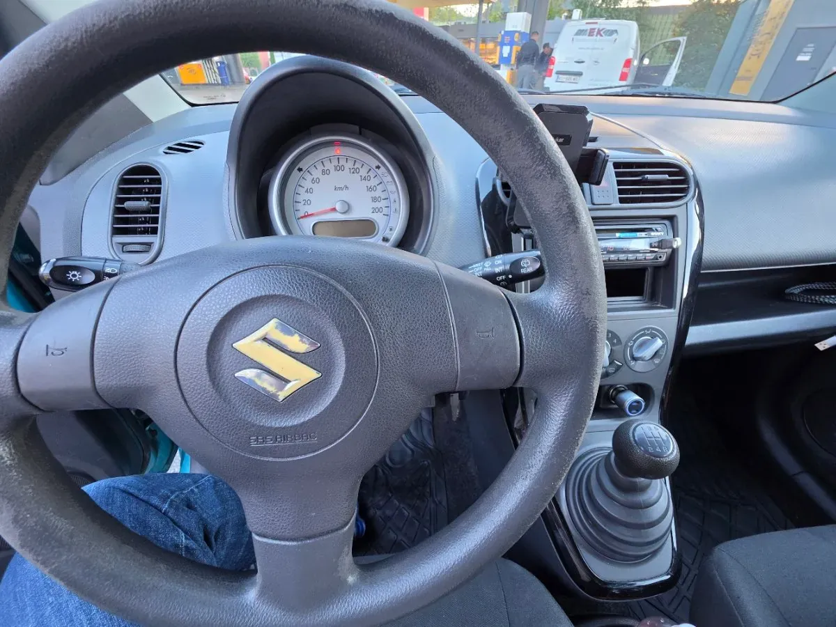 Suzuki Splash 2009 photo 3