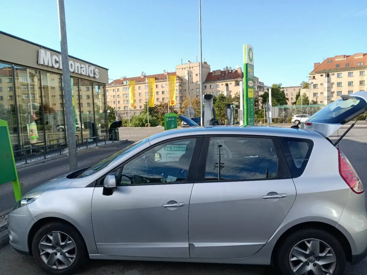 Renault Scénic 2011 photo 2