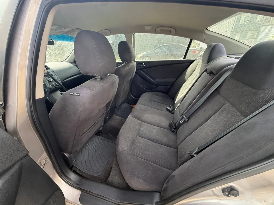 Nissan Altima 2011 photo 2