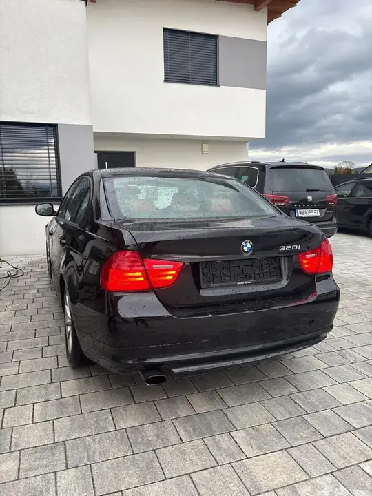 BMW 3Er-Reihe 320I 2010 photo 3
