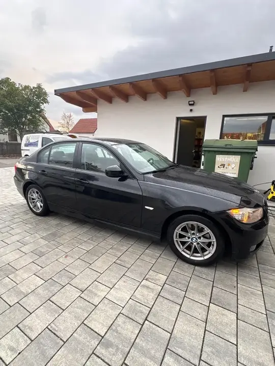 BMW 3Er-Reihe 320I 2010 photo 2