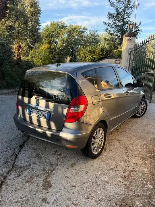 Mercedes-Benz A 180 2012 photo 3