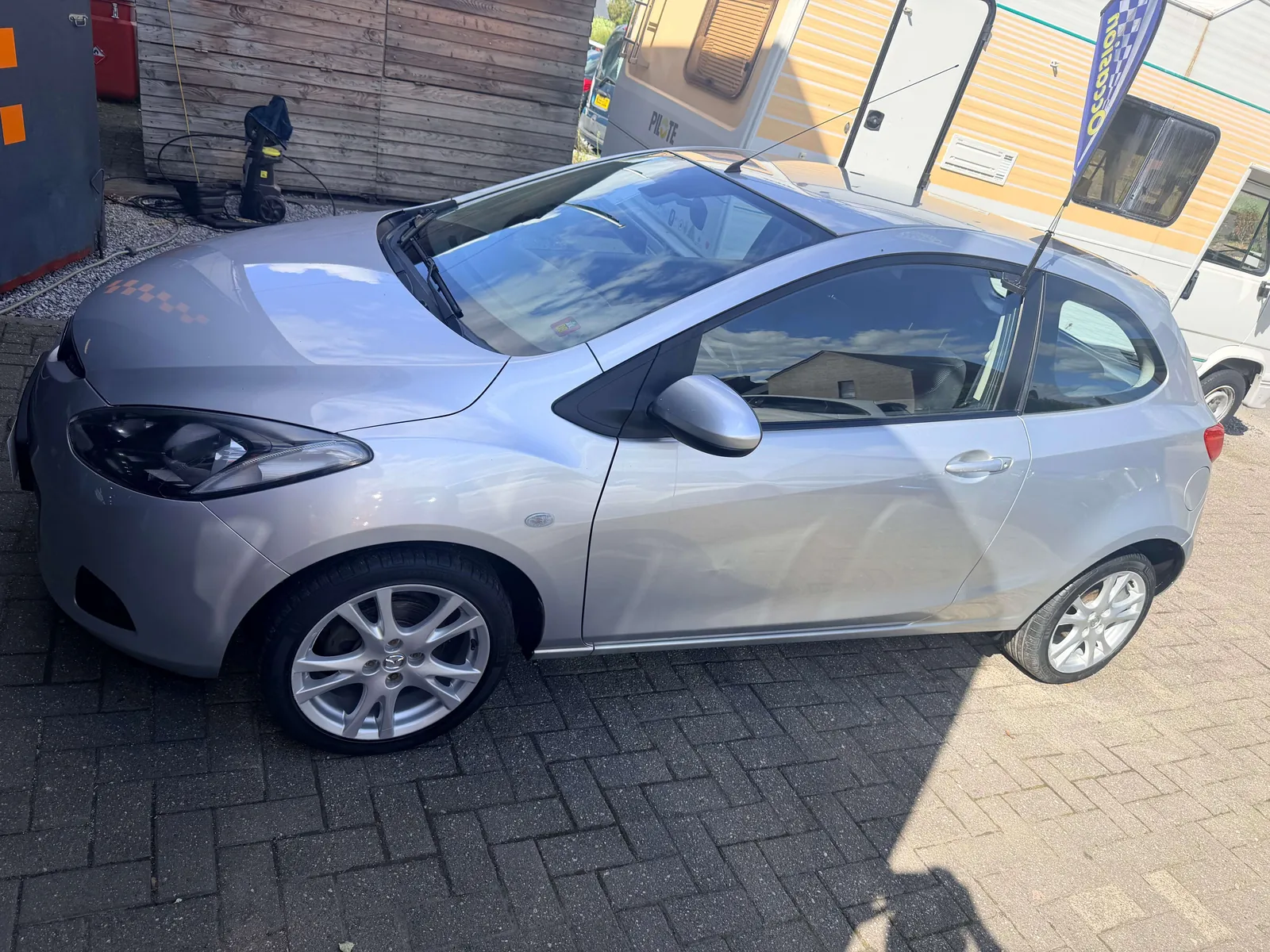 Mazda 2 2008 photo 2