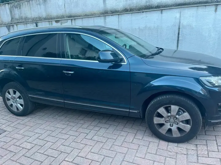 Audi Q7 2010 photo 4