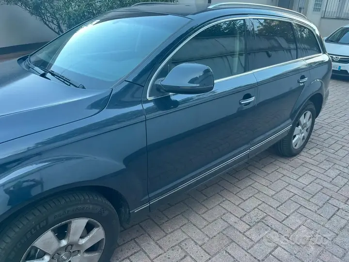 Audi Q7 2010 photo 3