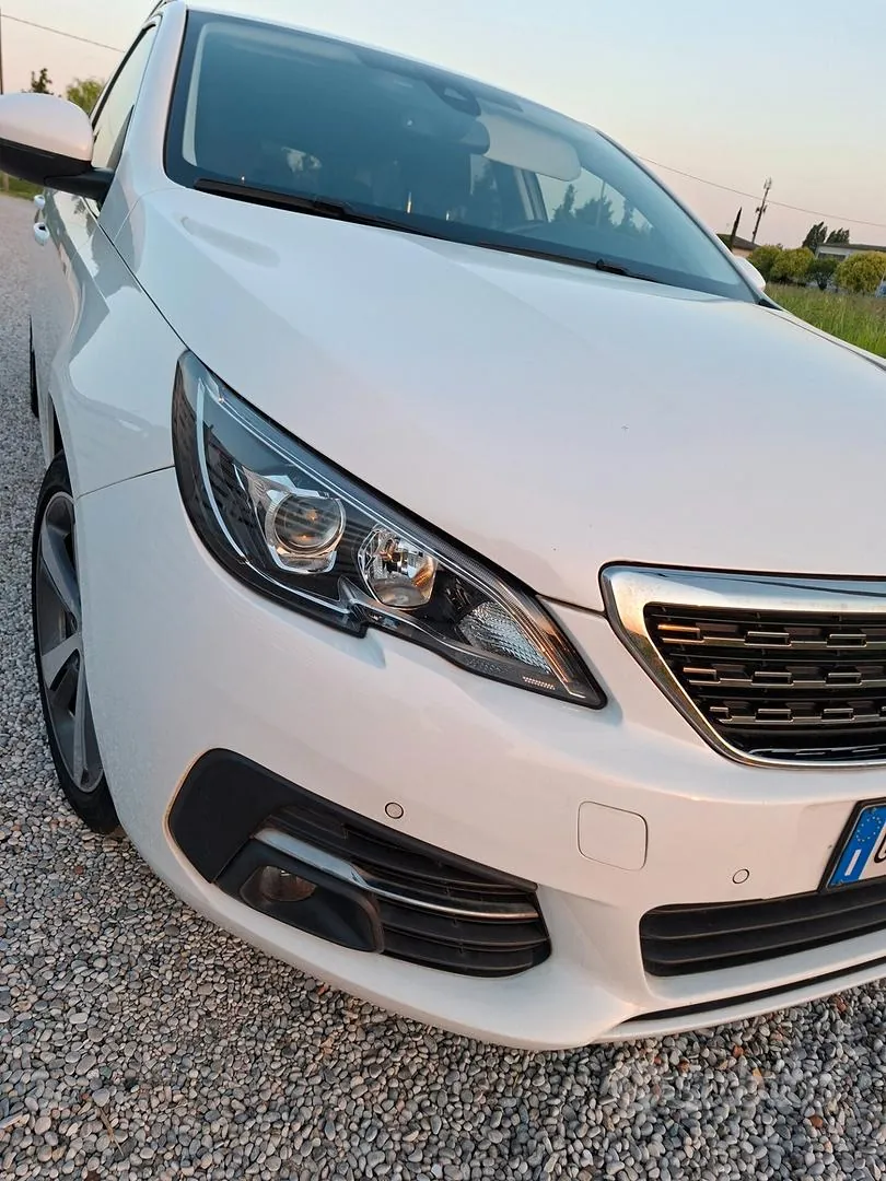 Peugeot 308 2020 photo 2