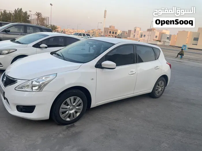 Nissan Tiida 2015 photo 2