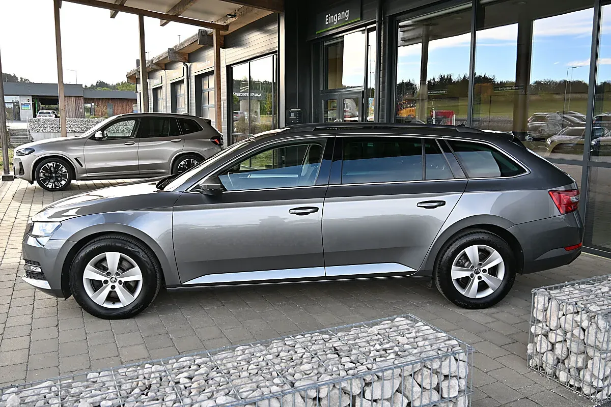 Skoda Superb 2023 photo 2