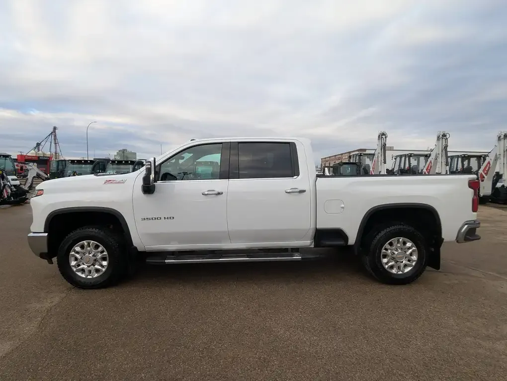 Chevrolet Silverado 3500 2024 photo 2