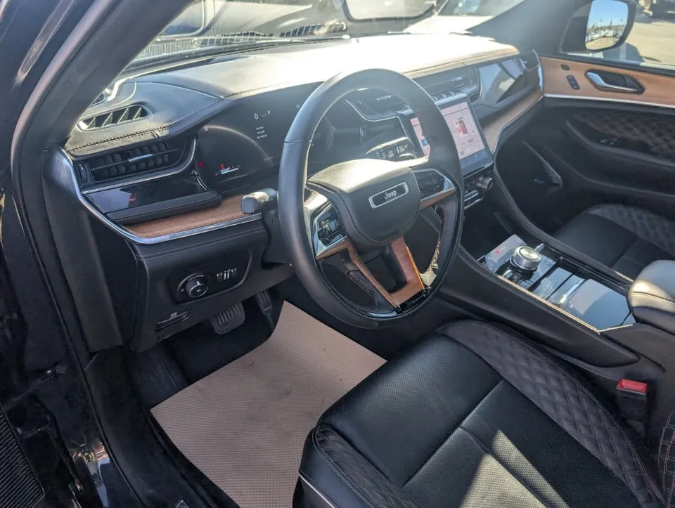 Jeep Grand Cherokee 2024 photo 2
