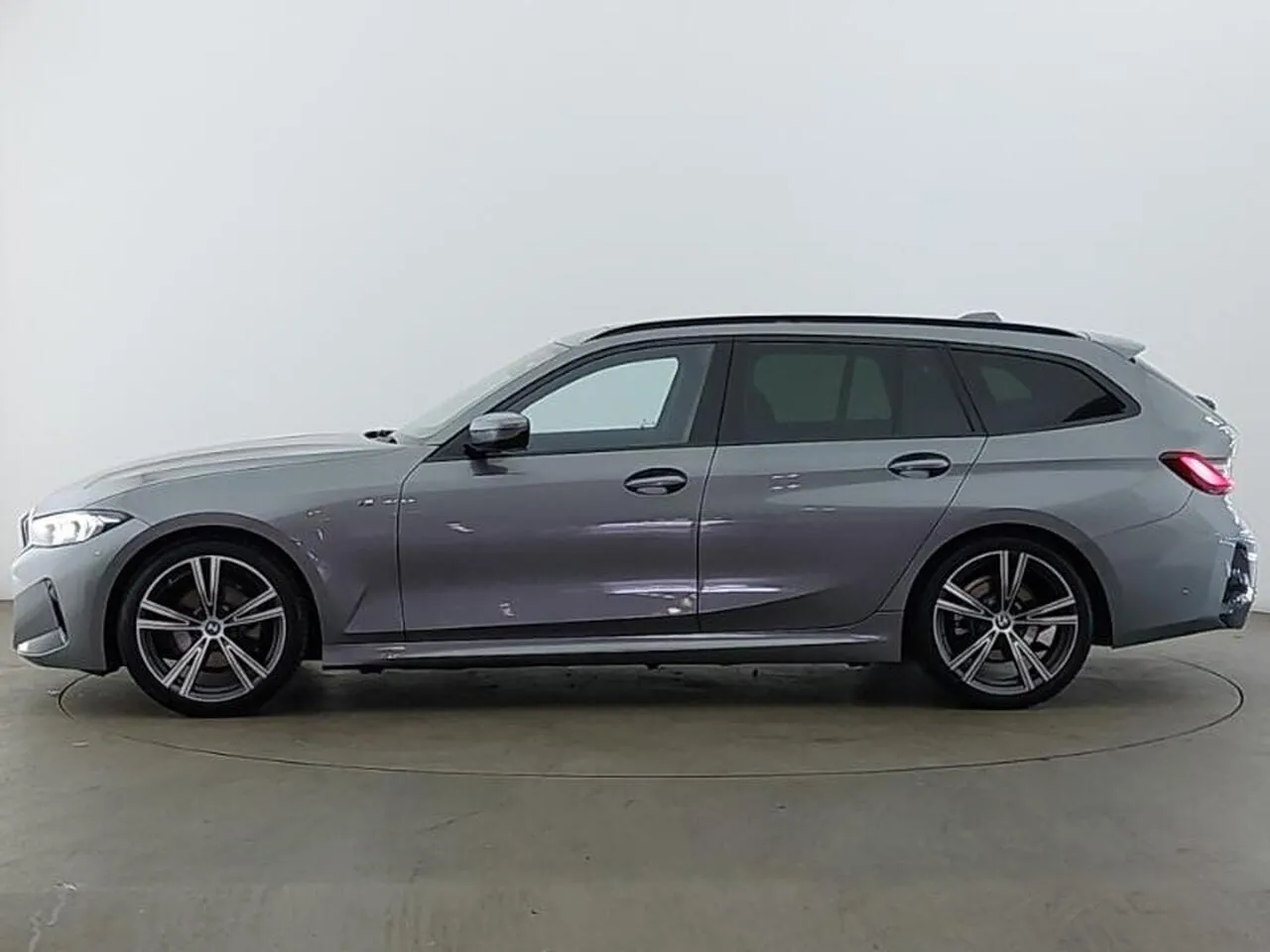 BMW 3 Series 2024 photo 4
